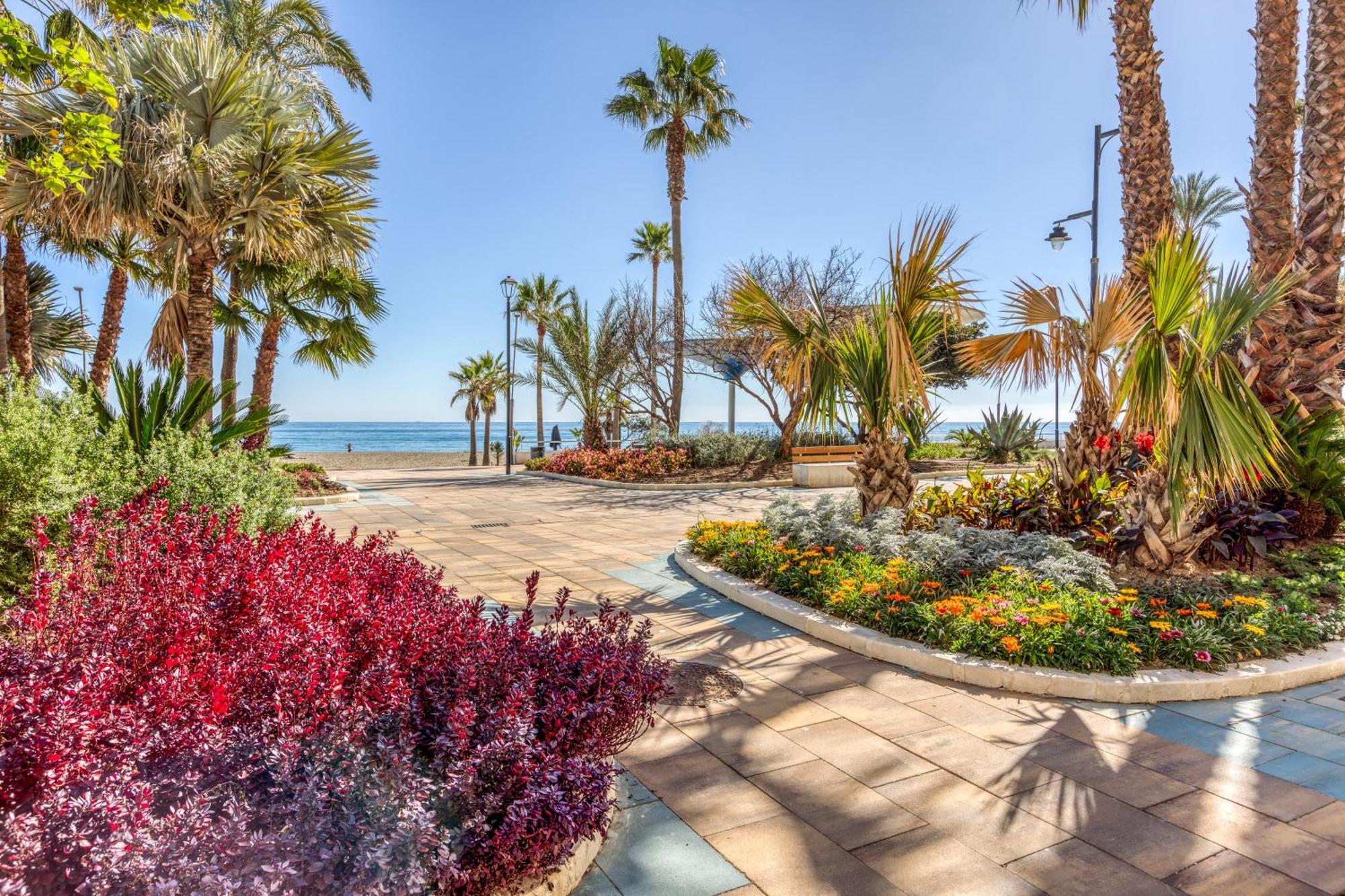 Hanami Plaza Abc Estepona Exterior photo