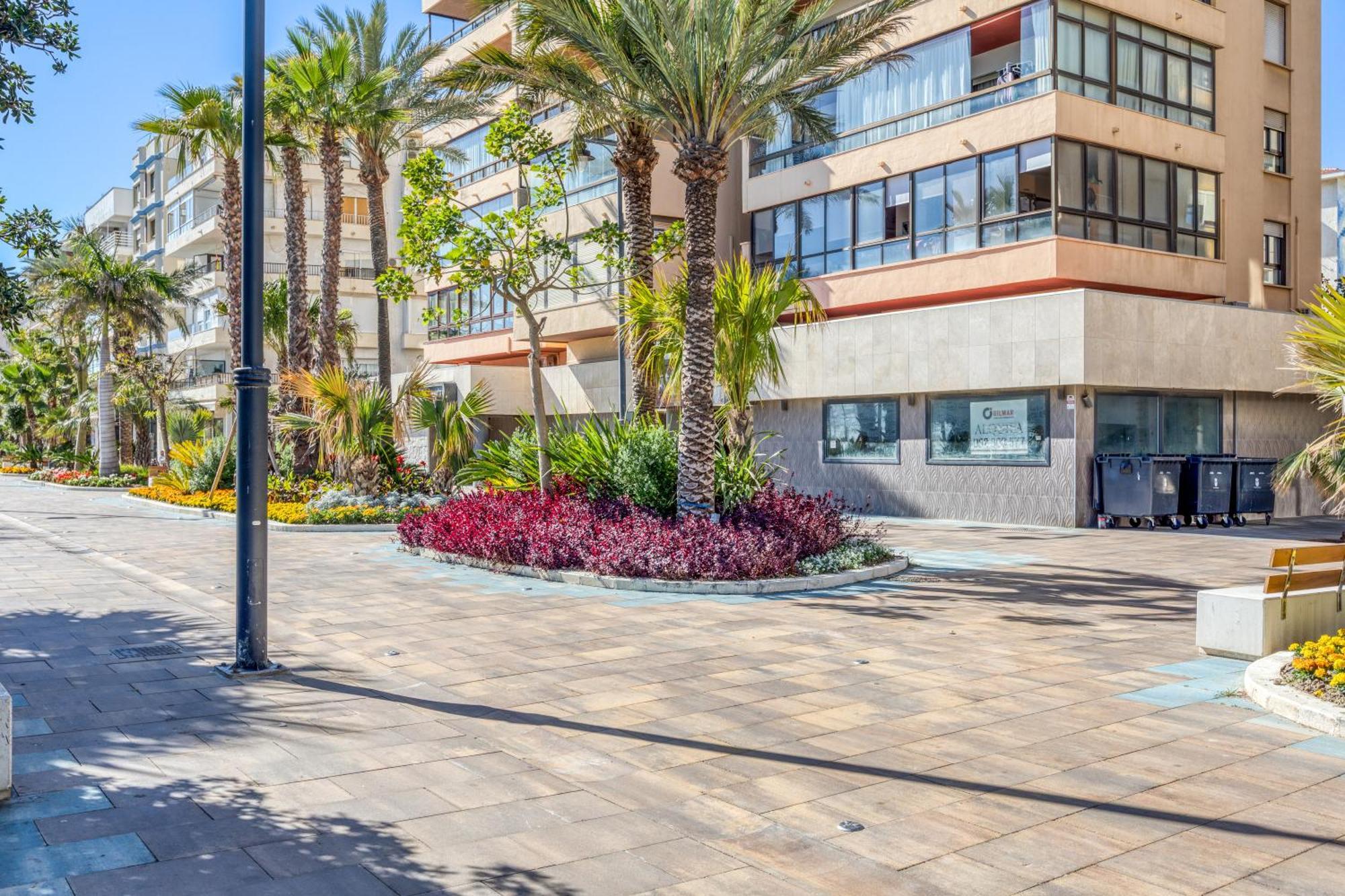 Hanami Plaza Abc Estepona Exterior photo